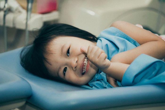 Trẻ em trồng răng Implant không được vì nhiều yếu tố
